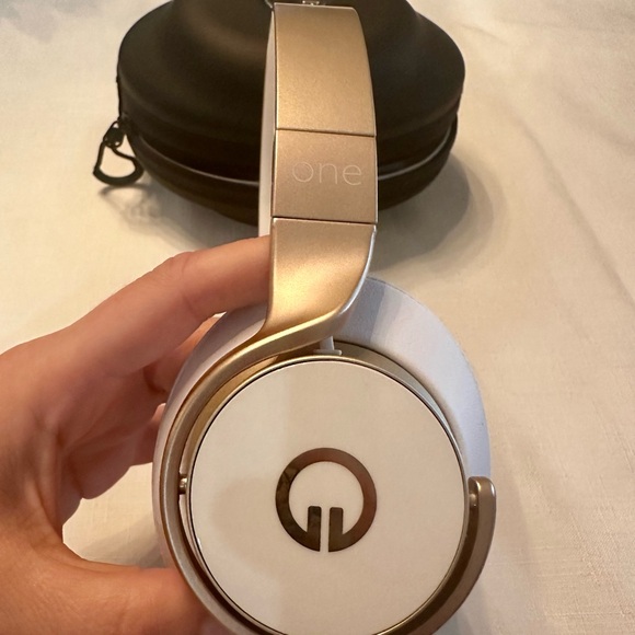 Muzik One Connect Smarter Headphone Wireless Bluetooth High Gold - Picture 2 of 7